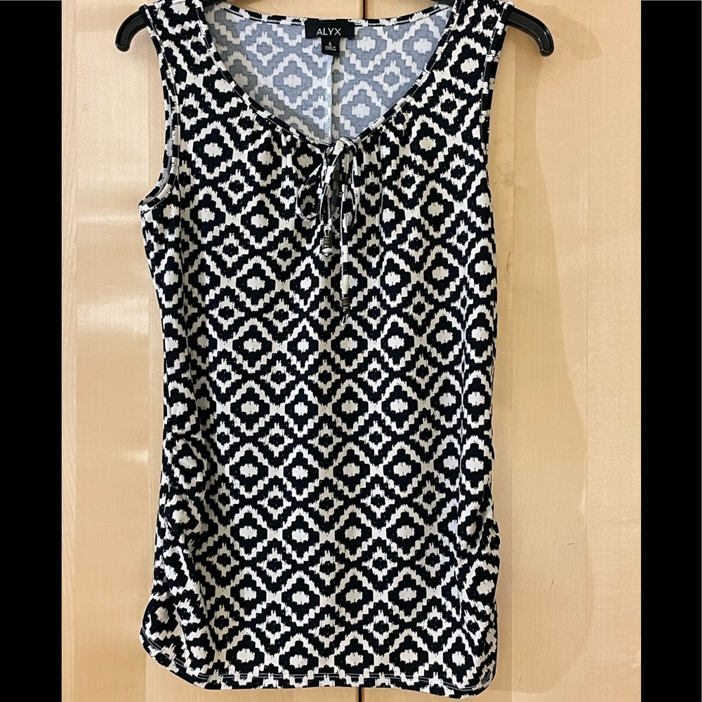 Sleeveless Top Cream and Black size Small/Medium